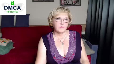 Snapshot of mature_blonde7 chatting on October 10, 3:11 pm Lana online show from October 10, 3:11 pm