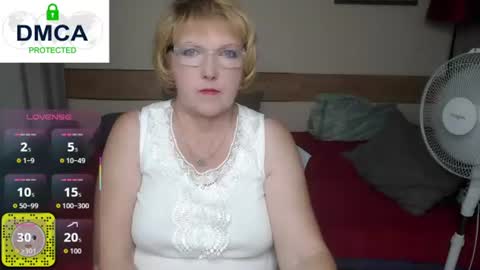Snapshot of mature_blonde7 chatting on June 15, 5:15 pm Lana online show from June 15, 5:15 pm