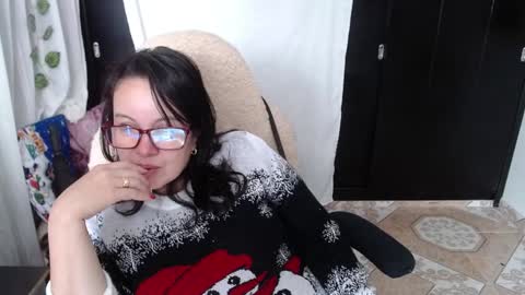 Snapshot of mature_wolf chatting on December 17, 7:59 pm Sonia online show from December 17, 7:59 pm