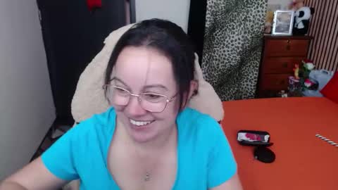 Snapshot of mature_wolf chatting on December 3, 3:32 pm Sonia online show from December 3, 3:32 pm