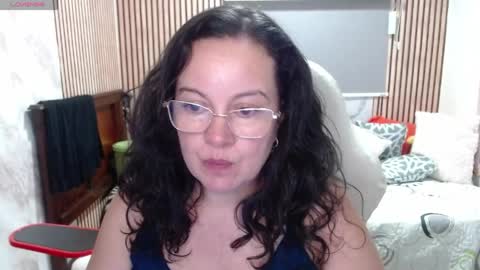 Snapshot of mature_wolf chatting on May 18, 9:53 pm Sonia online show from May 18, 9:53 pm
