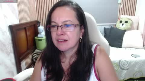 Snapshot of mature_wolf chatting on June 6, 9:30 pm Sonia online show from June 6, 9:30 pm