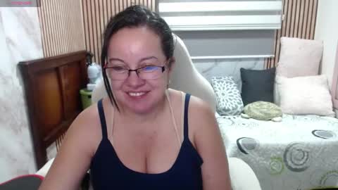 Snapshot of mature_wolf chatting on June 7, 11:08 pm Sonia online show from June 7, 11:08 pm