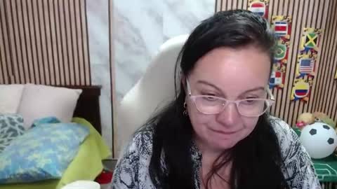 Snapshot of mature_wolf chatting on June 21, 7:27 pm Sonia online show from June 21, 7:27 pm