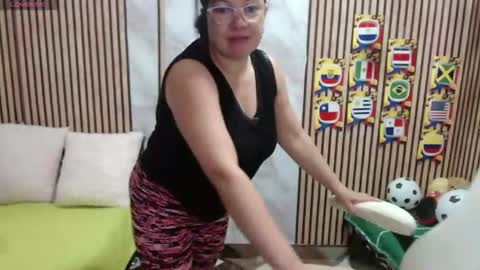 Snapshot of mature_wolf chatting on July 4, 10:16 pm Sonia online show from July 4, 10:16 pm