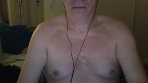 Snapshot of maturehotman chatting on January 3, 5:17 am maturehotman online show from January 3, 5:17 am