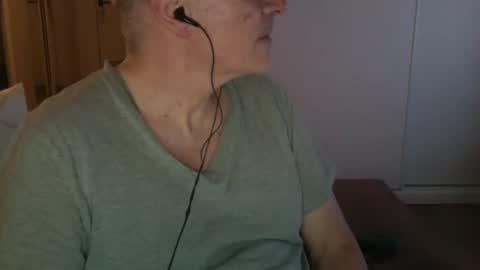 Snapshot of maturehotman chatting on March 6, 7:54 pm maturehotman online show from March 6, 7:54 pm