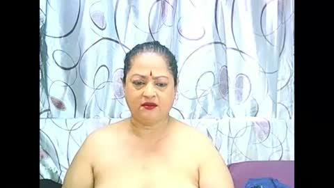 Snapshot of matureindian654u chatting on May 4, 8:54 am matureindian654u online show from May 4, 8:54 am