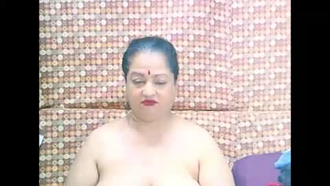 Snapshot of matureindian654u chatting on May 26, 9:33 pm matureindian654u online show from May 26, 9:33 pm