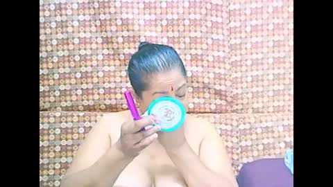 Snapshot of matureindian654u chatting on May 27, 8:55 am matureindian654u online show from May 27, 8:55 am