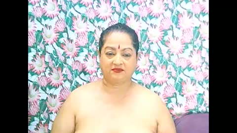 Snapshot of matureindian654u chatting on June 8, 8:37 am matureindian654u online show from June 8, 8:37 am