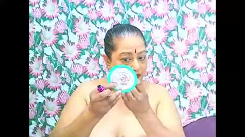 Snapshot of matureindian654u chatting on June 10, 7:51 am matureindian654u online show from June 10, 7:51 am
