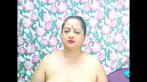 Snapshot of matureindian654u chatting on June 17, 6:53 pm matureindian654u online show from June 17, 6:53 pm