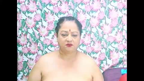 Snapshot of matureindian654u chatting on July 1, 5:45 pm matureindian654u online show from July 1, 5:45 pm