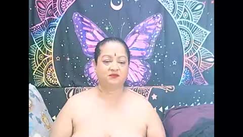 Snapshot of matureindian654u chatting on July 13, 6:44 pm matureindian654u online show from July 13, 6:44 pm