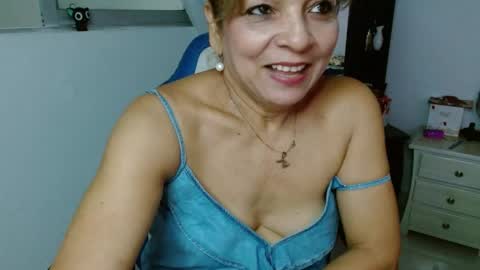 Snapshot of maturetigress4c chatting on May 26, 3:52 pm Cecilia online show from May 26, 3:52 pm