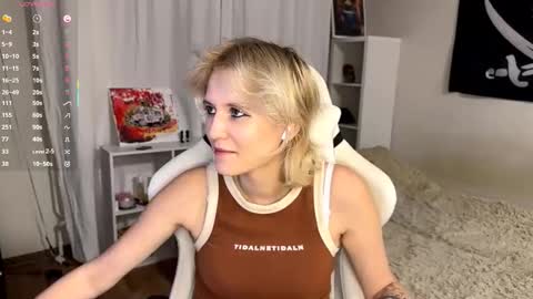 Snapshot of maudhendry chatting on September 8, 4:28 pm Mia online show from September 8, 4:28 pm