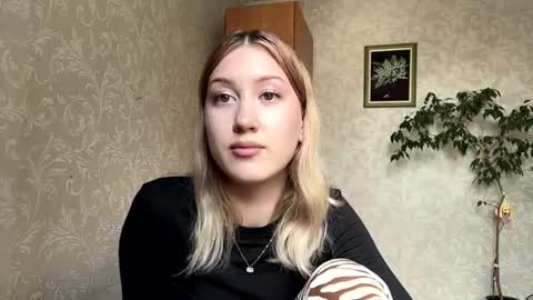Mia online show from July 16, 10:10 am