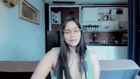 Snapshot of maui2612 chatting on July 14, 12:02 am Maui 18 online show from July 14, 12:02 am
