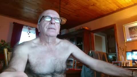 Snapshot of mauriceandre chatting on December 17, 12:54 pm Maurice online show from December 17, 12:54 pm