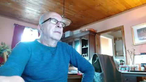 Snapshot of mauriceandre chatting on December 18, 2:06 pm Maurice online show from December 18, 2:06 pm