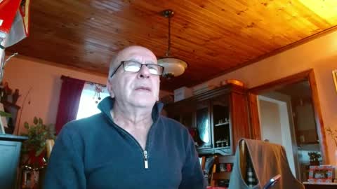 Snapshot of mauriceandre chatting on December 22, 12:27 pm Maurice online show from December 22, 12:27 pm