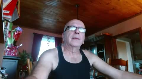 Snapshot of mauriceandre chatting on December 31, 12:46 pm Maurice online show from December 31, 12:46 pm