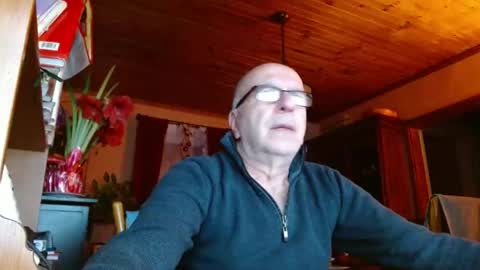 Snapshot of mauriceandre chatting on January 9, 11:25 am Maurice online show from January 9, 11:25 am