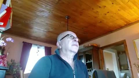 Snapshot of mauriceandre chatting on February 2, 12:46 pm Maurice online show from February 2, 12:46 pm