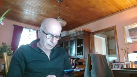 Snapshot of mauriceandre chatting on February 6, 3:20 pm Maurice online show from February 6, 3:20 pm