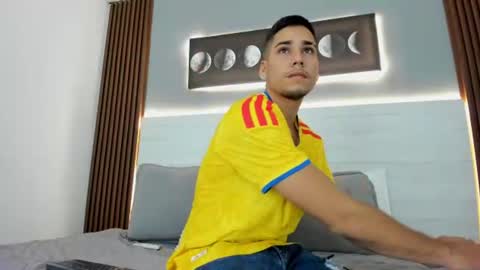 Snapshot of mauro_boy chatting on June 27, 7:08 pm mauro_boy online show from June 27, 7:08 pm