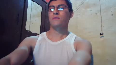 Snapshot of maurodirty chatting on January 9, 1:08 am Mauro online show from January 9, 1:08 am