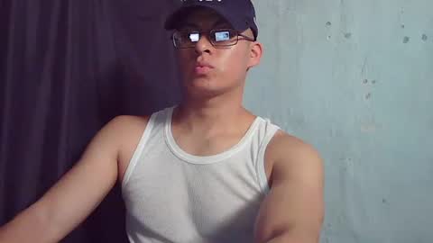 Snapshot of maurodirty chatting on February 16, 10:17 pm Mauro online show from February 16, 10:17 pm