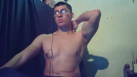 Snapshot of maurodirty chatting on March 5, 12:17 am Mauro online show from March 5, 12:17 am