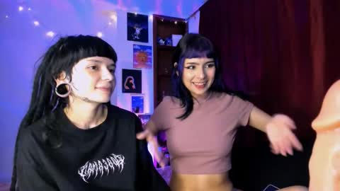 mavimist_ online show from February 19, 1:01 am