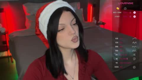 Snapshot of mavis_crystal chatting on December 20, 7:21 pm Mavis online show from December 20, 7:21 pm