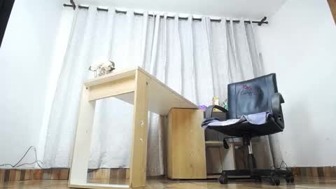 Snapshot of max_collins1 chatting on November 28, 11:13 am Max Collins online show from November 28, 11:13 am