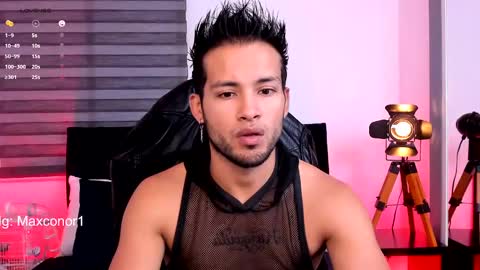 Snapshot of max_conor_ chatting on March 4, 11:19 am Max Conor online show from March 4, 11:19 am