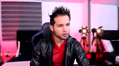 Snapshot of max_conor_ chatting on March 6, 11:14 am Max Conor online show from March 6, 11:14 am