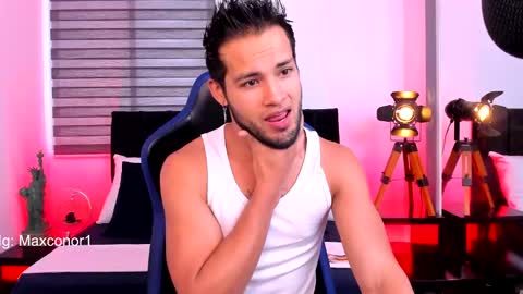 Snapshot of max_conor_ chatting on March 7, 11:29 am Max Conor online show from March 7, 11:29 am