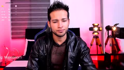 Snapshot of max_conor_ chatting on March 10, 10:59 am Max Conor online show from March 10, 10:59 am