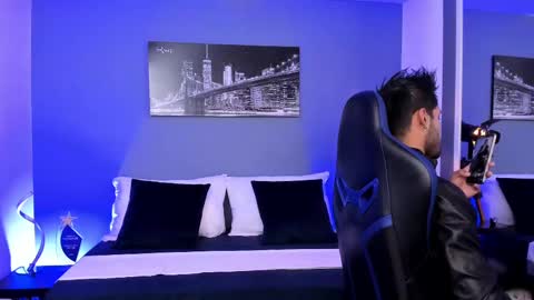 Snapshot of max_conor_ chatting on September 18, 11:34 am Max Conor online show from September 18, 11:34 am