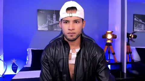 Snapshot of max_conor_ chatting on September 19, 11:55 am Max Conor online show from September 19, 11:55 am