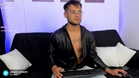 Snapshot of max_conor_ chatting on December 19, 4:08 am Max Conor online show from December 19, 4:08 am