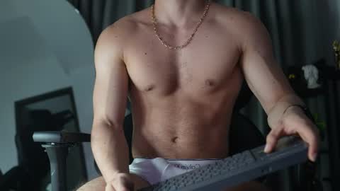 Snapshot of max_cortes1_ chatting on August 2, 1:48 am 60 OFF ON MY OF ONLY FOR TODAY online show from August 2, 1:48 am