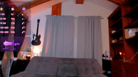 Snapshot of max_dic1 chatting on February 11, 4:33 am max D. online show from February 11, 4:33 am