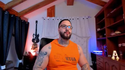 Snapshot of max_dic1 chatting on November 30, 11:14 am max D. online show from November 30, 11:14 am