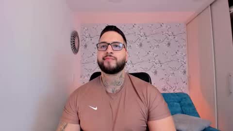 Snapshot of max_dic1 chatting on February 16, 2:13 pm max D. online show from February 16, 2:13 pm