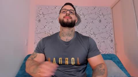 Snapshot of max_dic1 chatting on March 5, 11:39 am max D. online show from March 5, 11:39 am