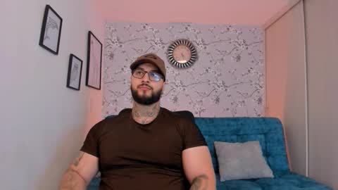 Snapshot of max_dic1 chatting on March 7, 12:18 am max D. online show from March 7, 12:18 am